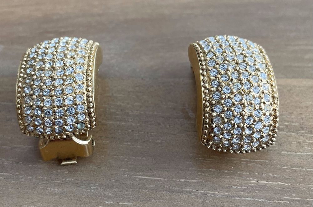 Vintage 1980's Grosse (Henkel and Grosse manufacturers for Christian Dior) Pave /Crystal Half Dome Clip On Earrings