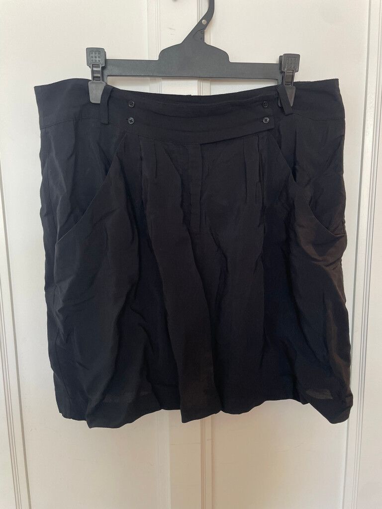 Country Road Black skirt