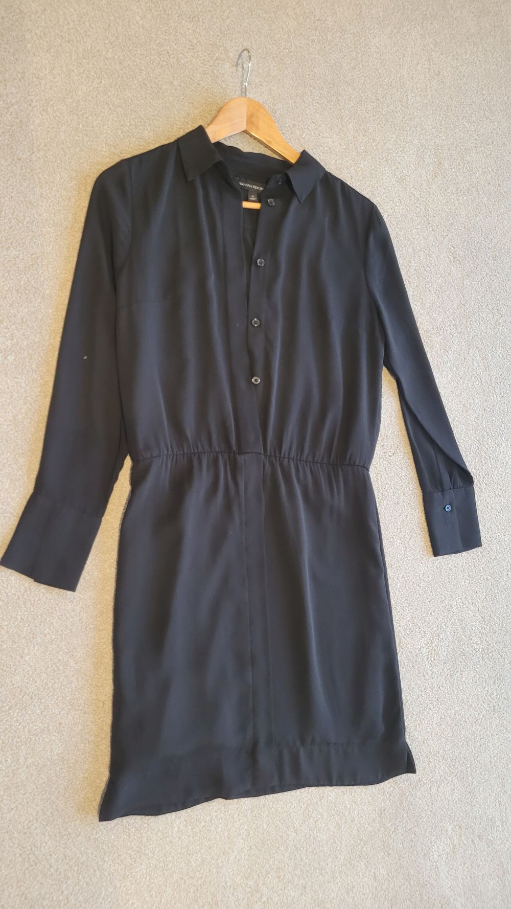 Banana Republic - Banana Republic Black Dress on Designer Wardrobe