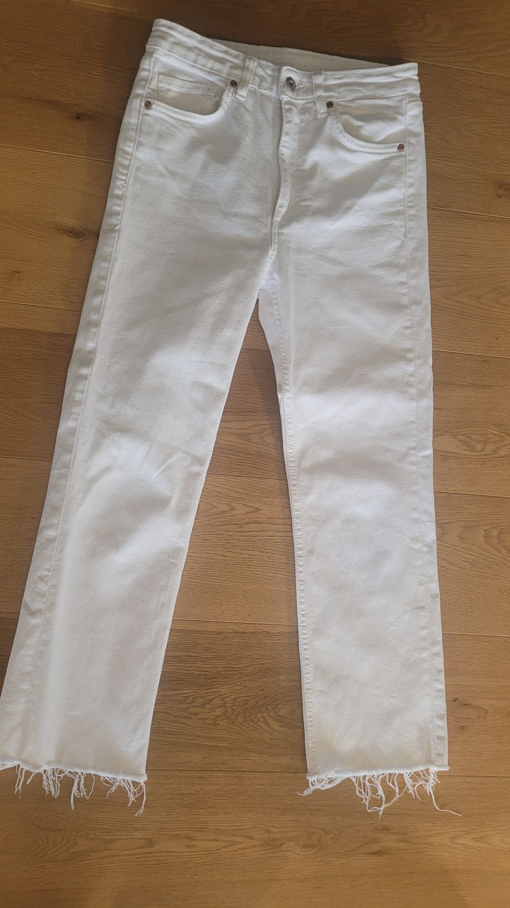 Zara White Frayed Hem Jeans