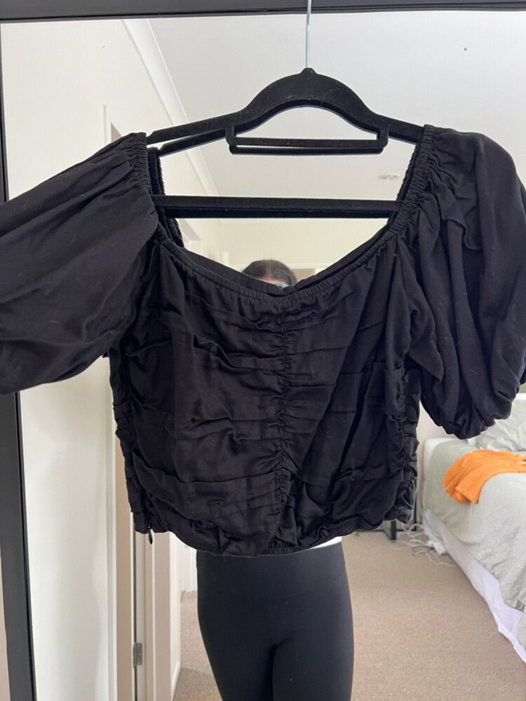 Black Crop Puff Sleeve Top