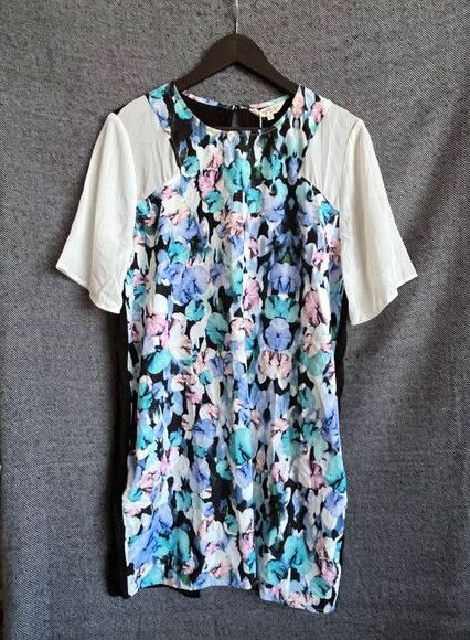 Shilla Floral Print Dress With White Sleeves
