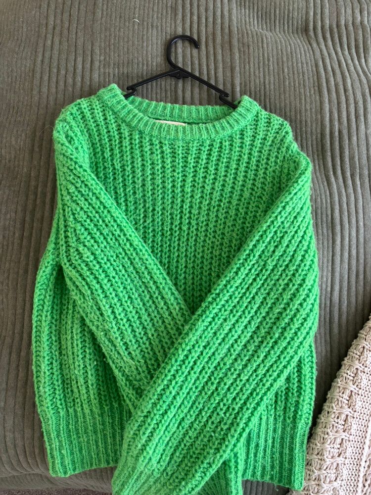 green knit jumper