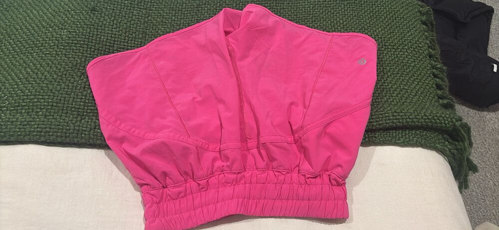 lululemon shorts hot pink! size 4