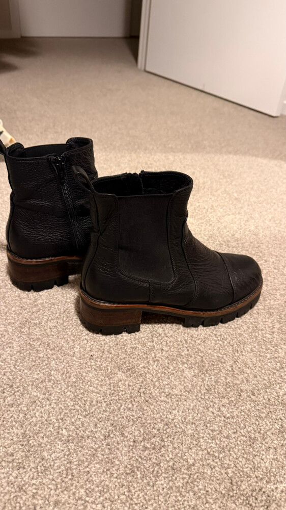 Isabella Anselmi Black Leather Ankle Boots