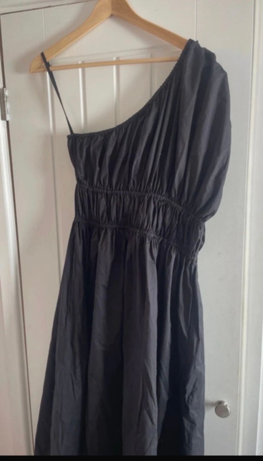 Gorgeous brand new matteau one shoulder dress