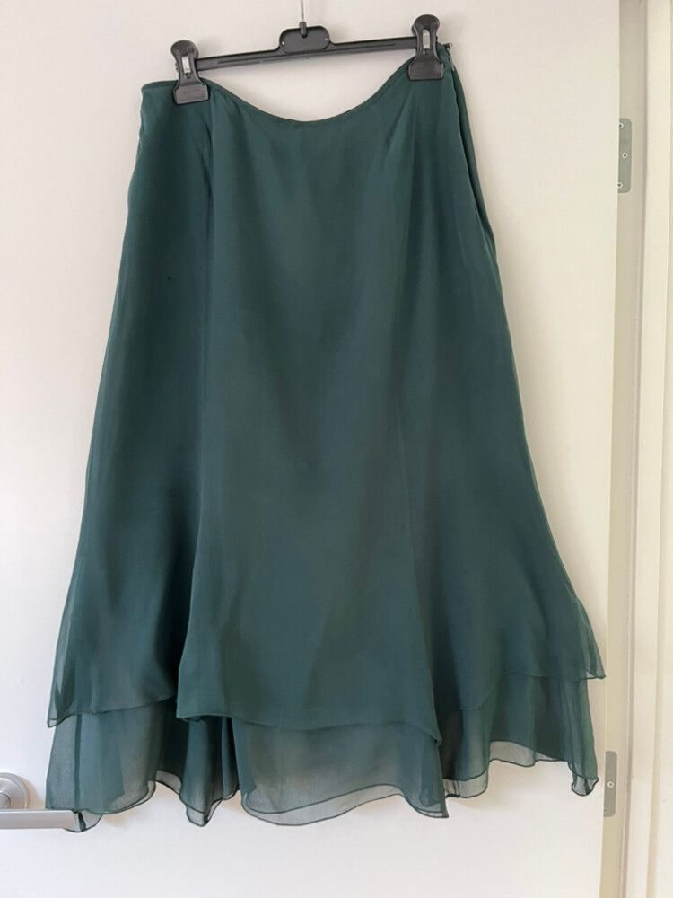 100% Silk Rosaria Hall Green Skirt