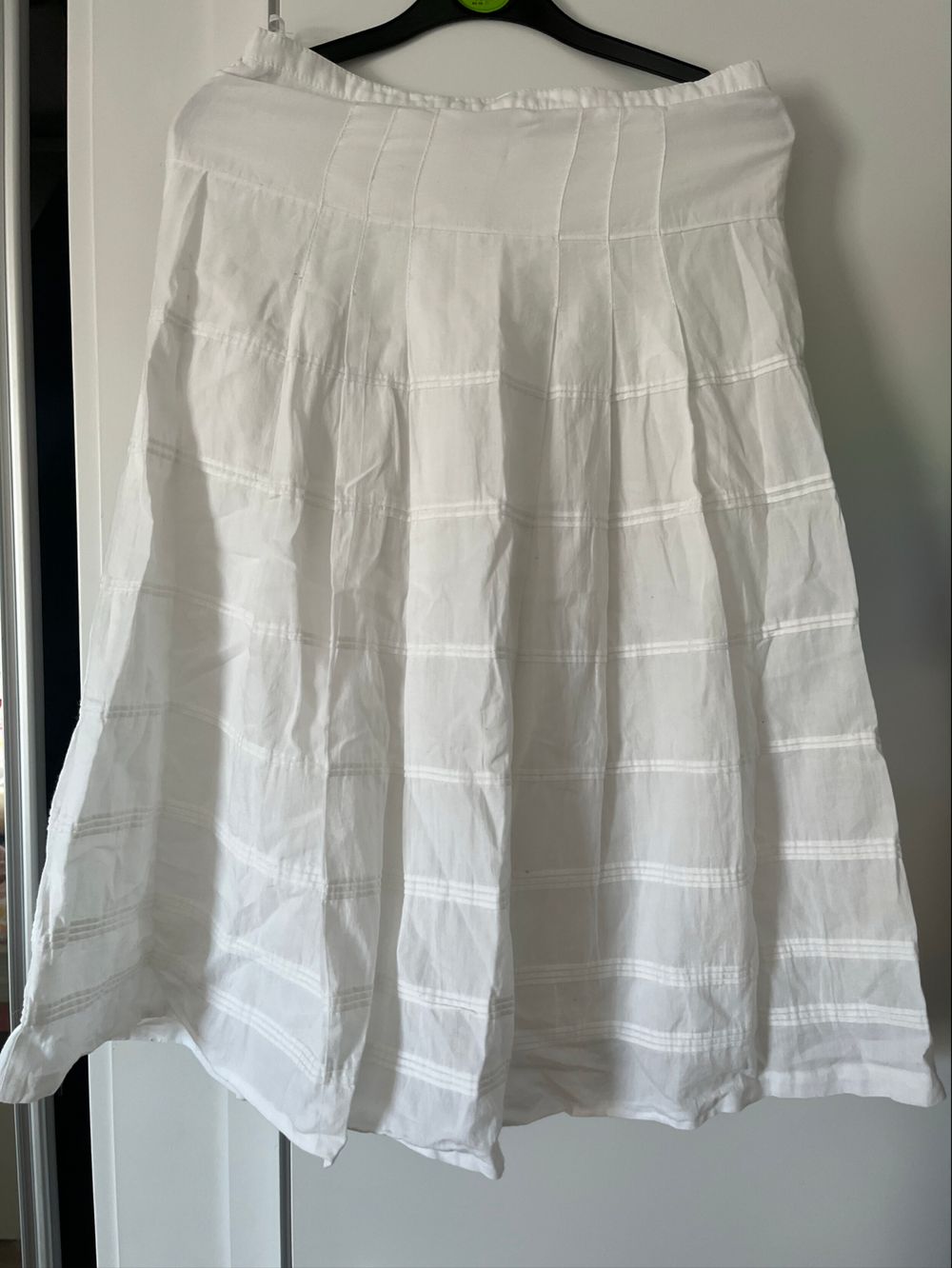 Betty Barclay White Pleated Skirt