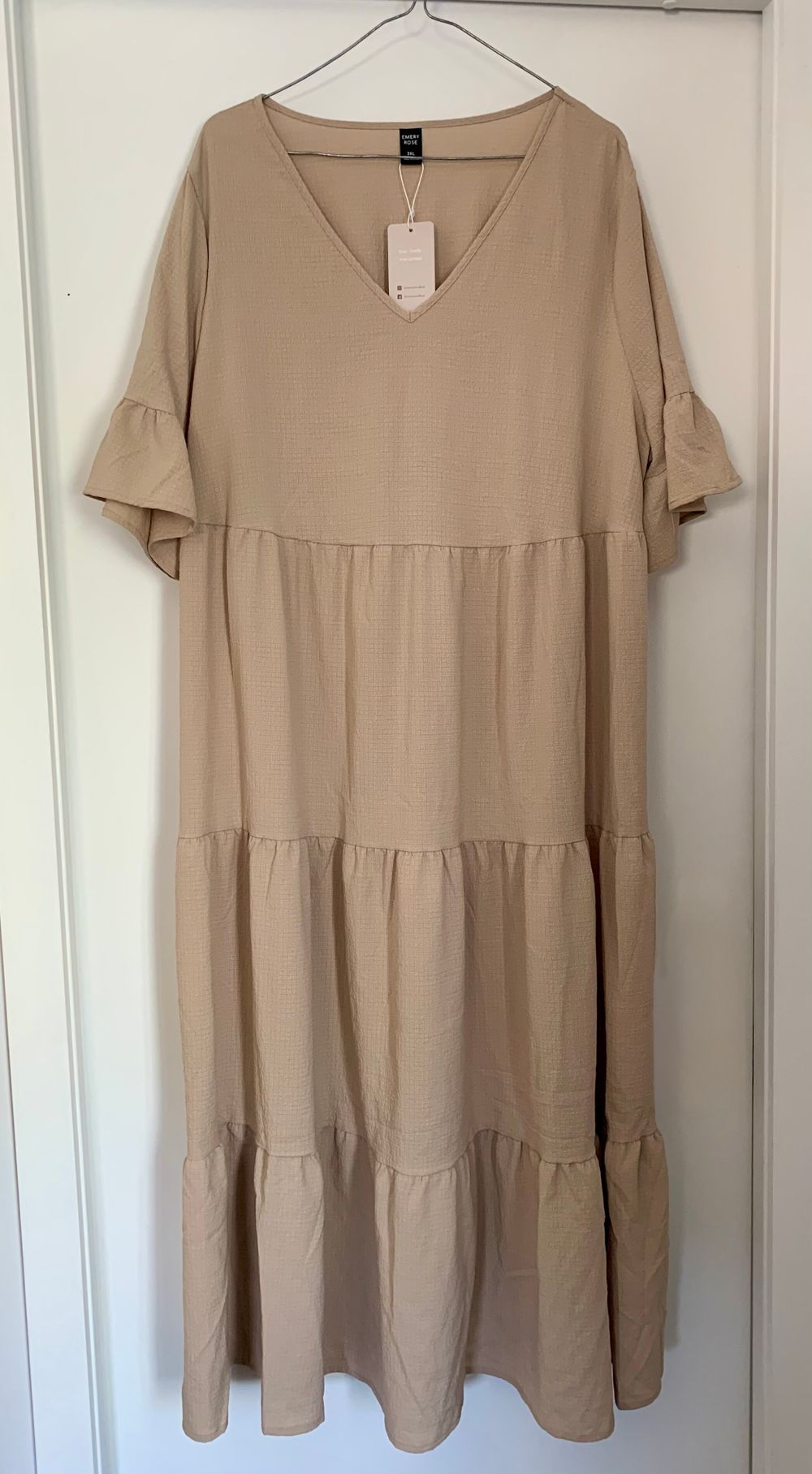 New with tags Emery Rose label Beige Midi Dress Size 18/3XL