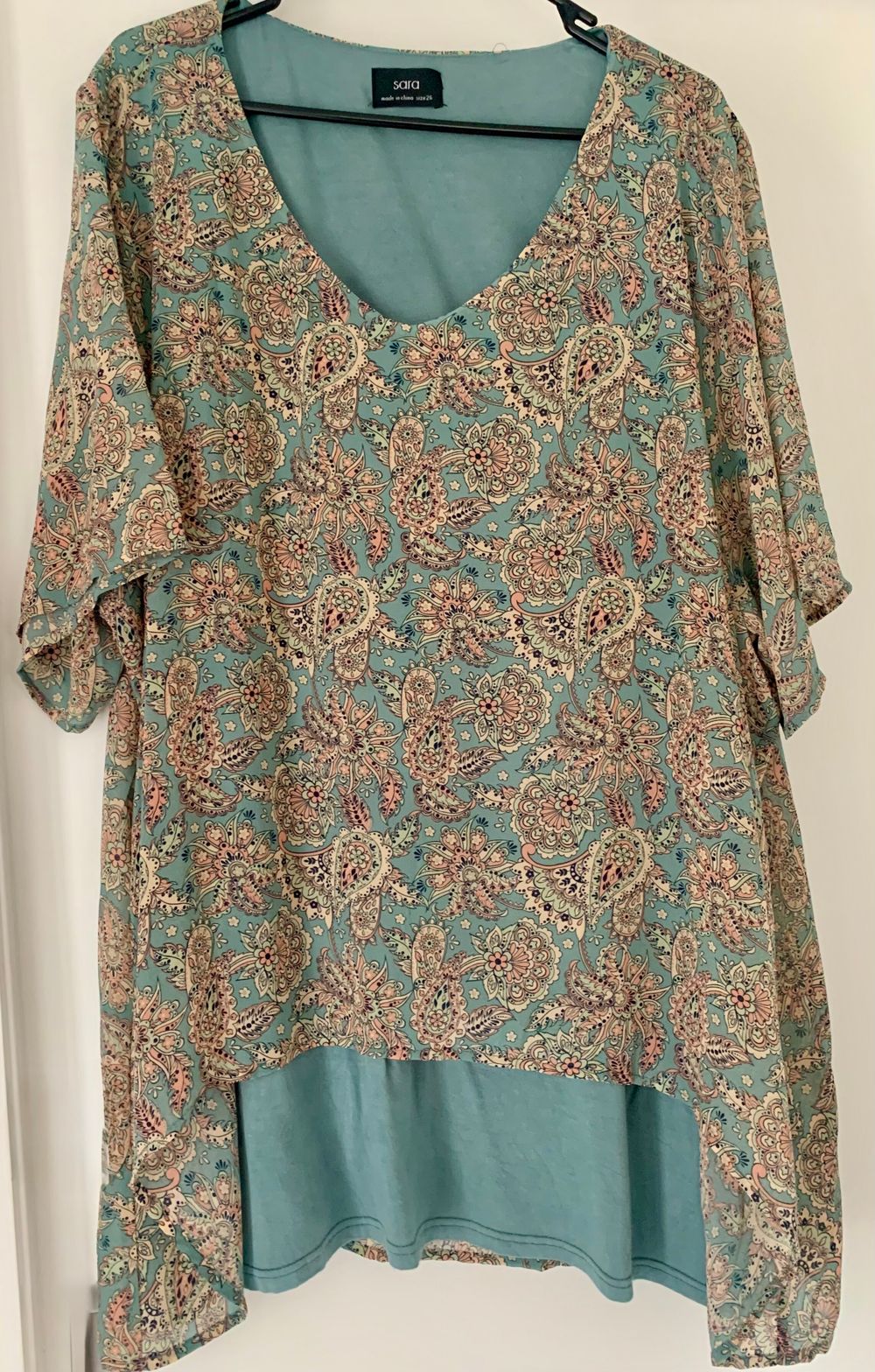 Sara V neck boho chic style tunic top. Size 26 excellent condition.