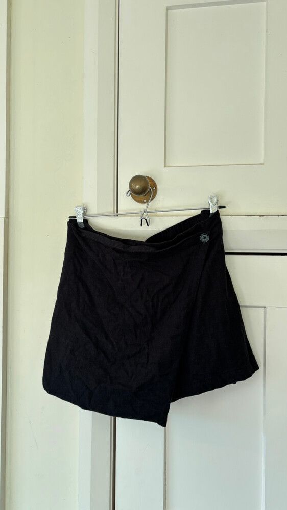 Black Skort