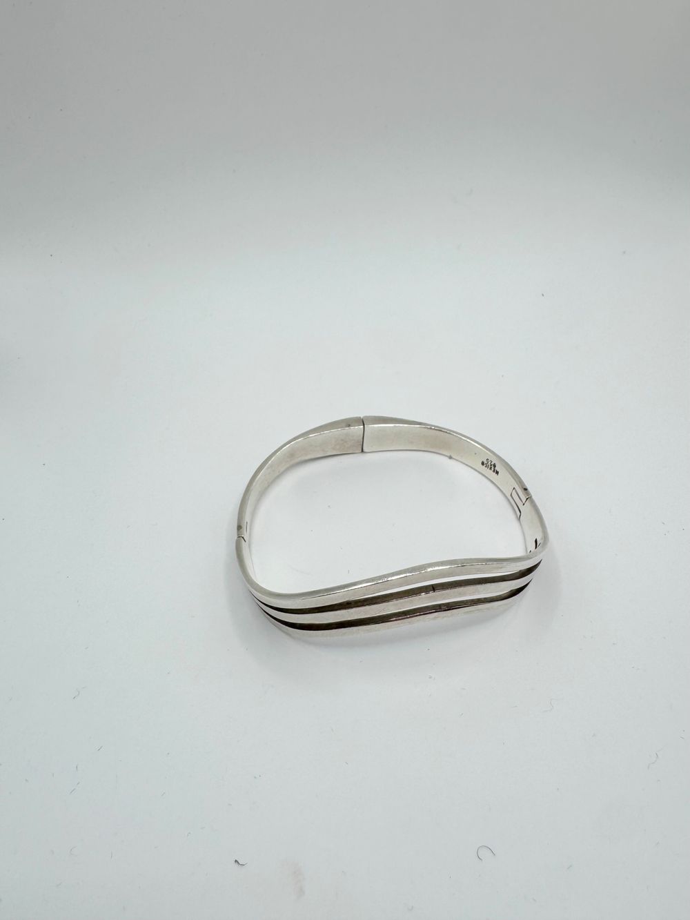 VINTAGE MEXICO SILVER TRIPLE WAVE DOUBLE HINGE BANGLE