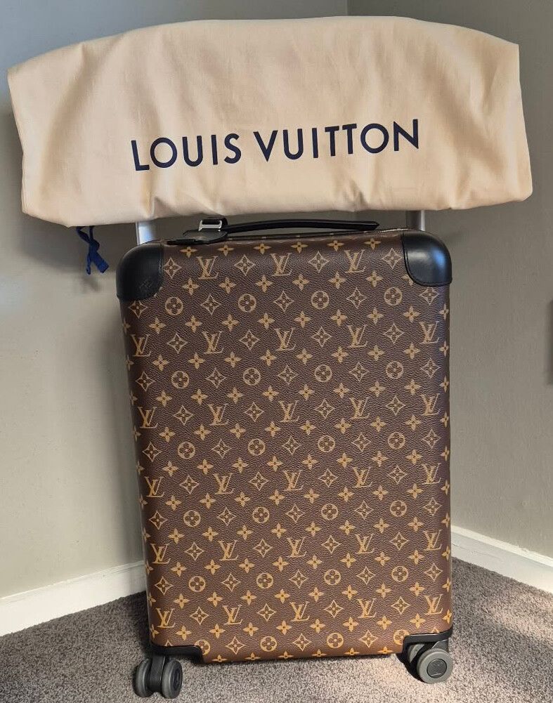 Louis Vuitton Horizon 55 Carry on  Luggage M13776
