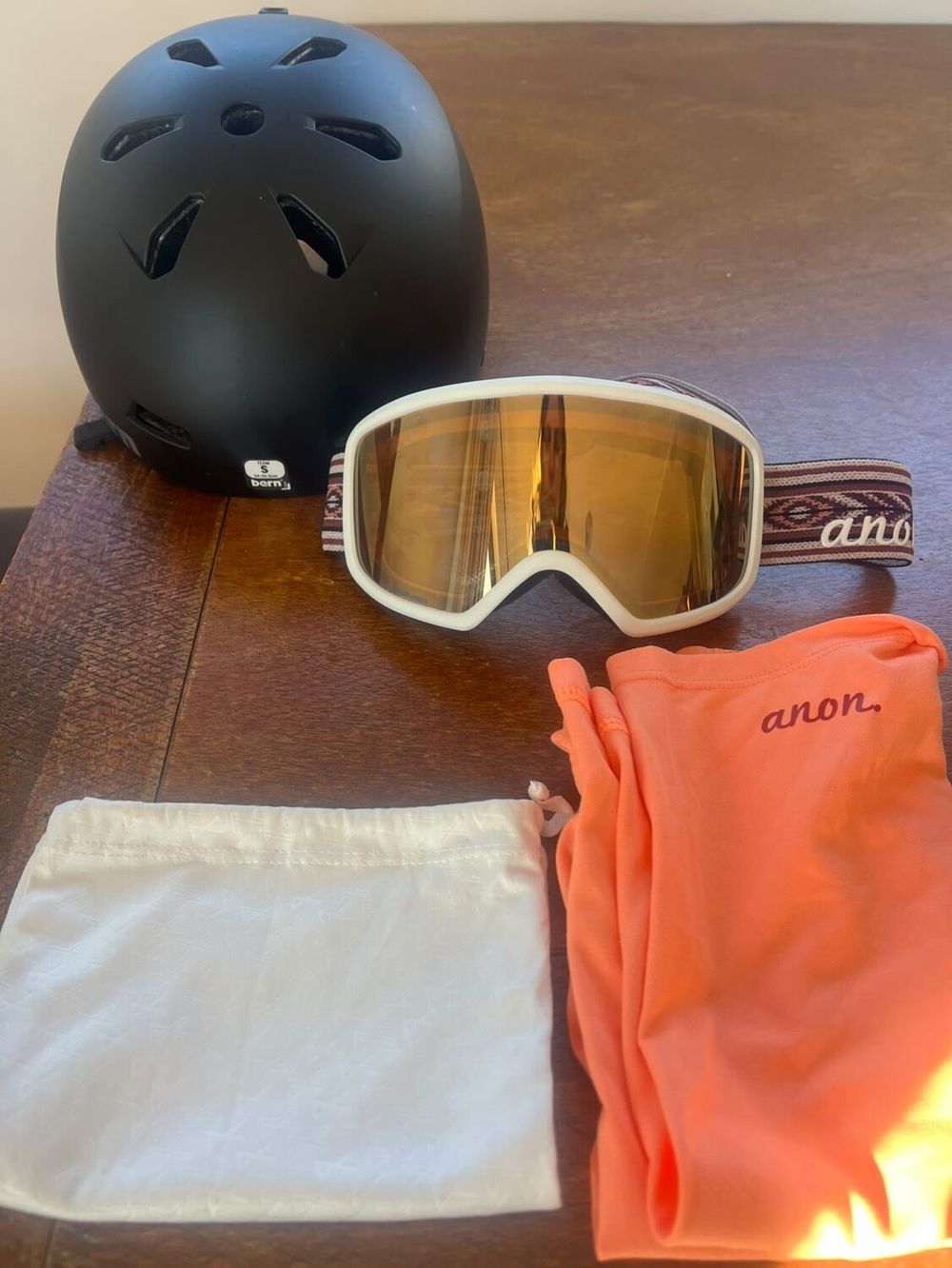 Near new googles & helmet