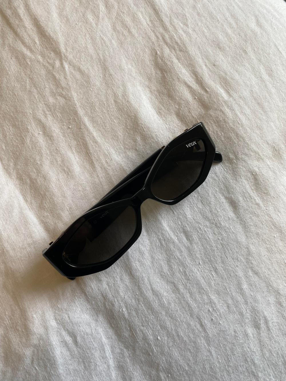 Veux Kensington Black with Gold hardware Women\'s Sunglasses veux Sunglasses for Women on Sale up to 90% Off: Poshmark main image 4
