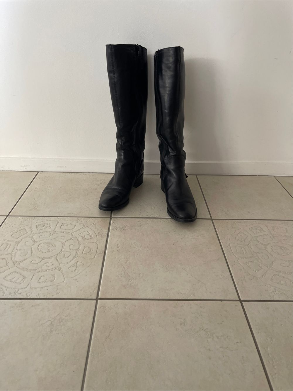 Mi Piaci Black Knee High Leather Boots