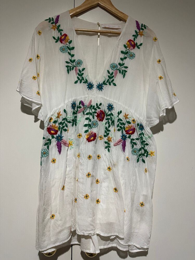 Zara - Trafaluc - Pretty White Embroidered Summer Dress on Designer Wardrobe