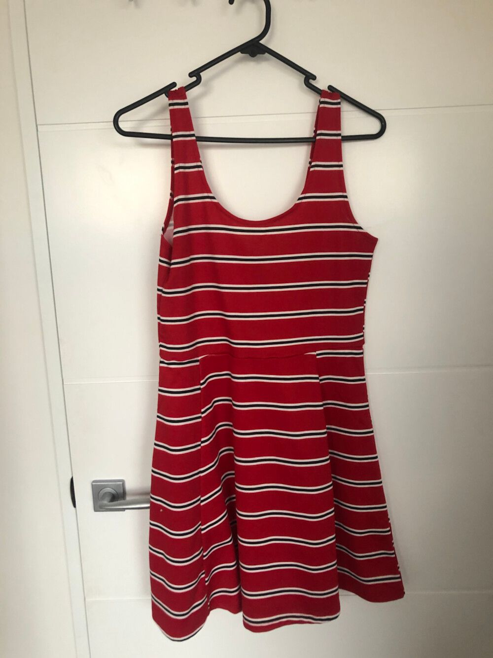 red skater dress h&m Women's Red V-Neck Strappy Dress