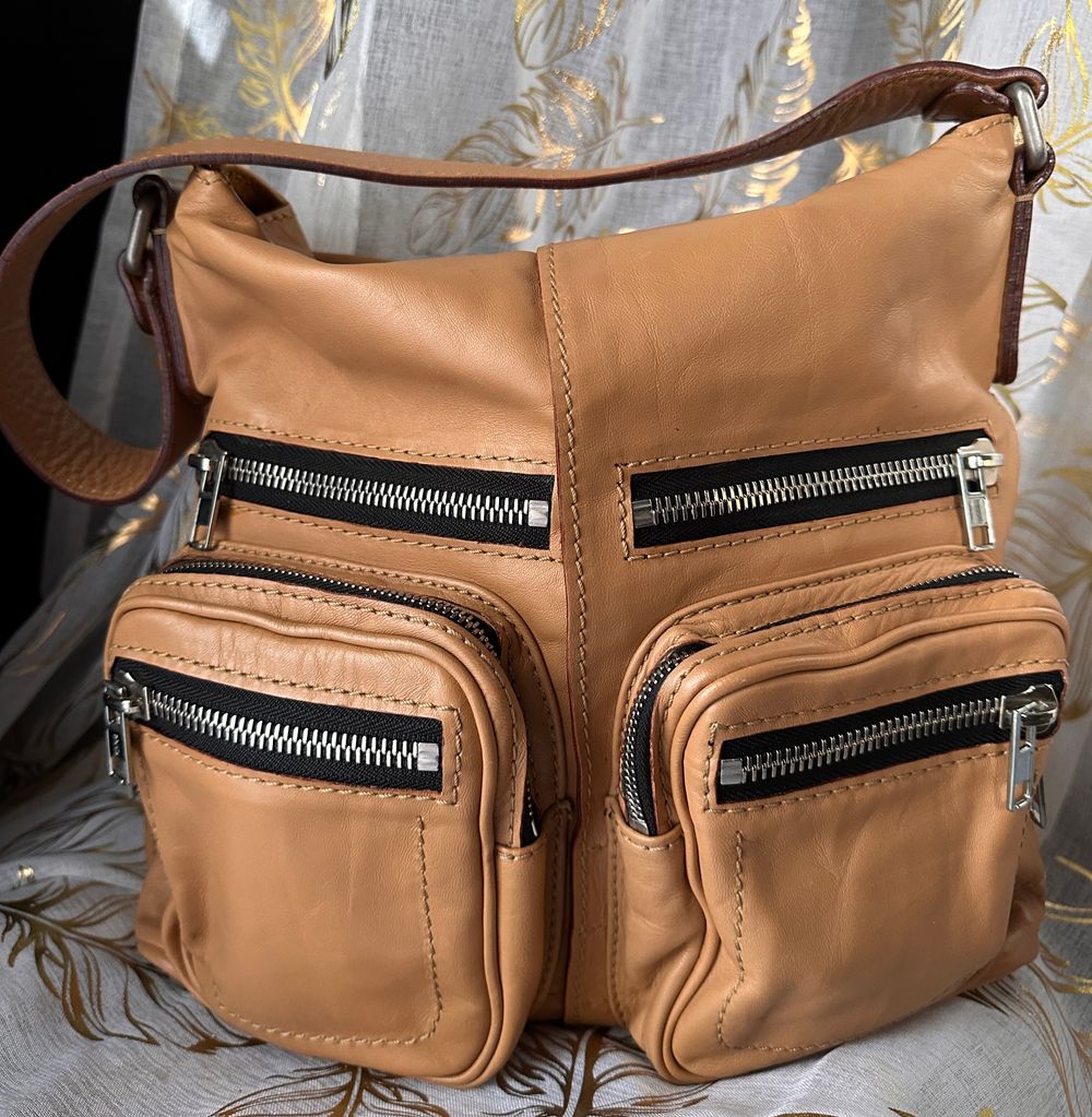 Chloe Chocolate Brown Leather Betty Bag | Yoogi's Closet Chloe