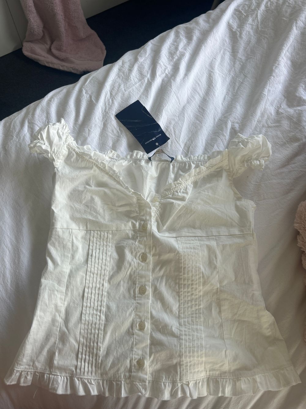 Brandy Melville - Elena Top on Designer Wardrobe