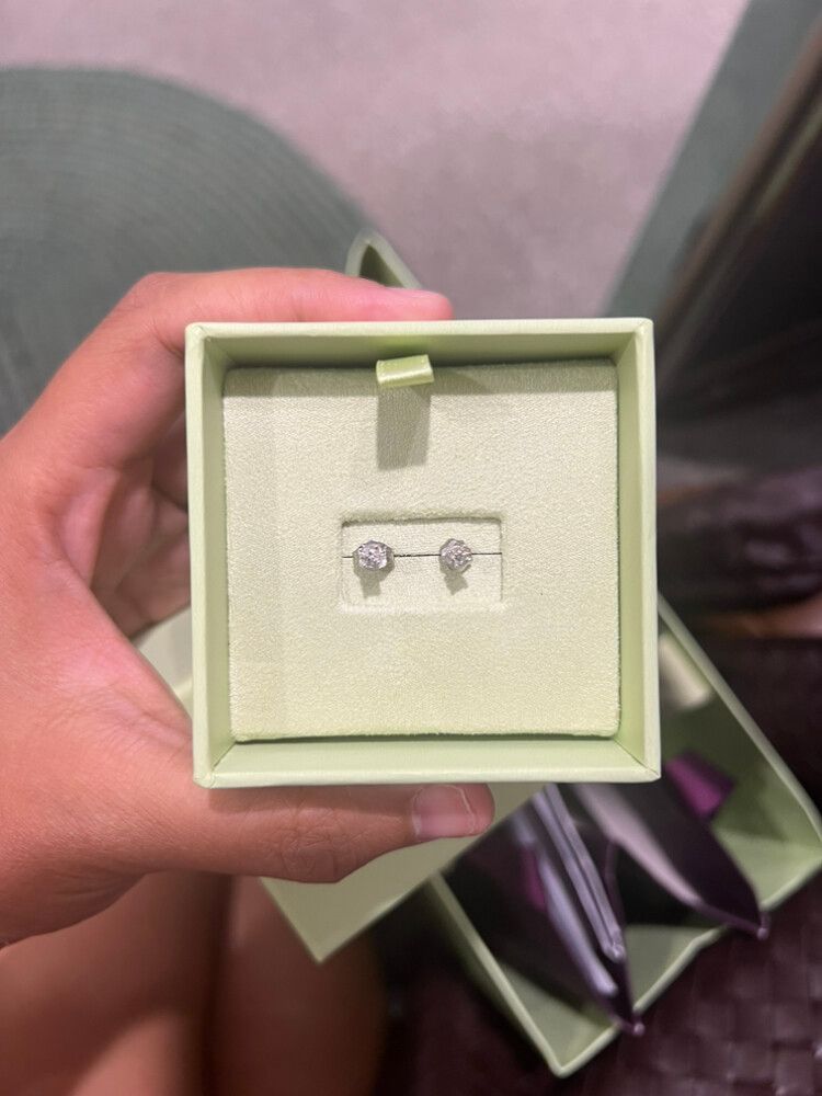 Michael hill stud diamonds Earrings