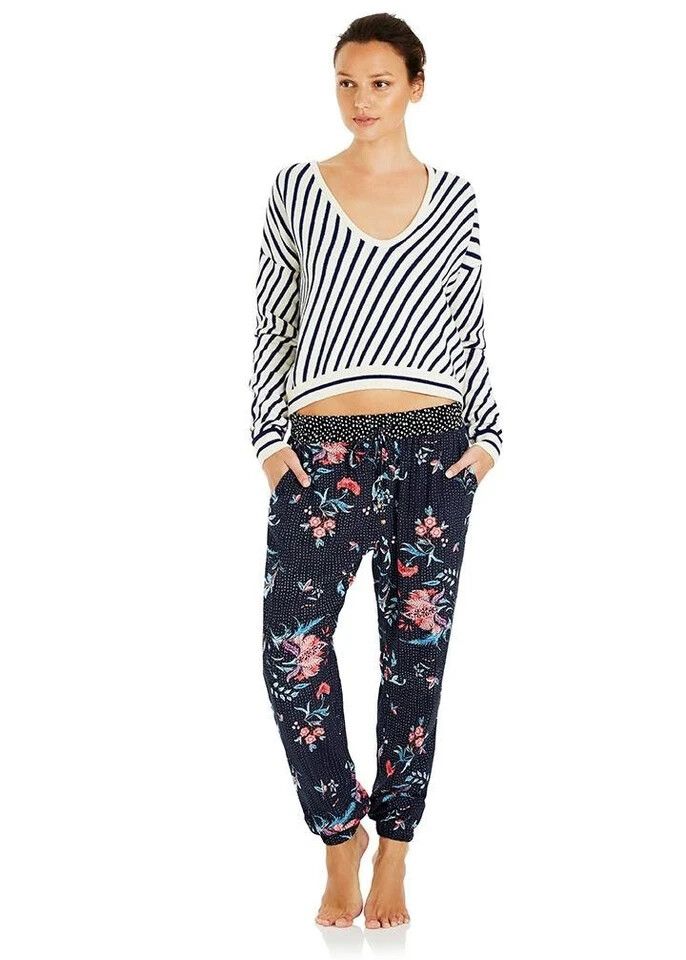 TIGERLILY Iola Navy Blue Floral Print Low Rise Pants