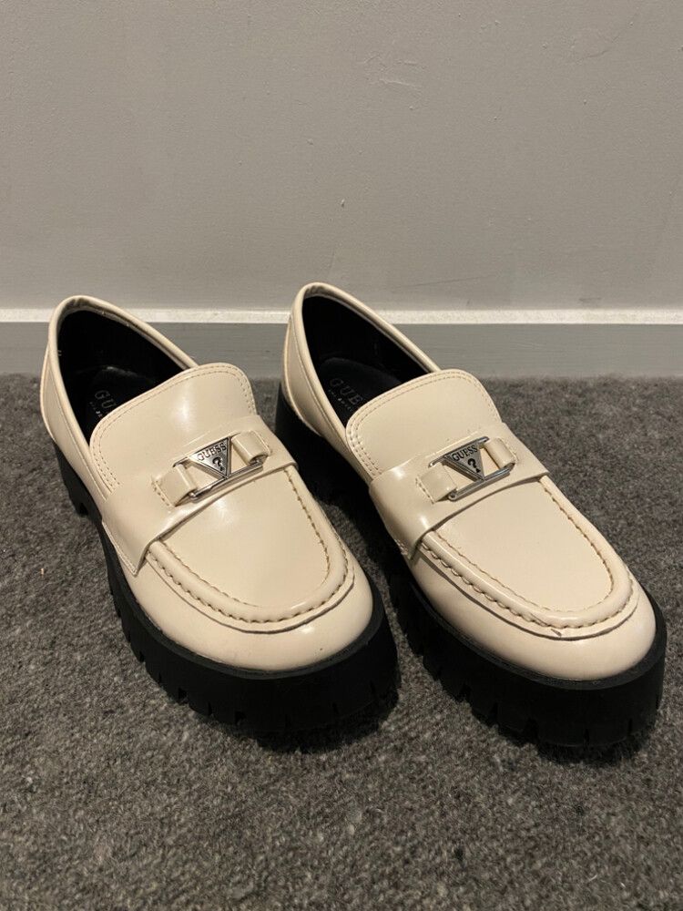Cream/beige Guess Loafers