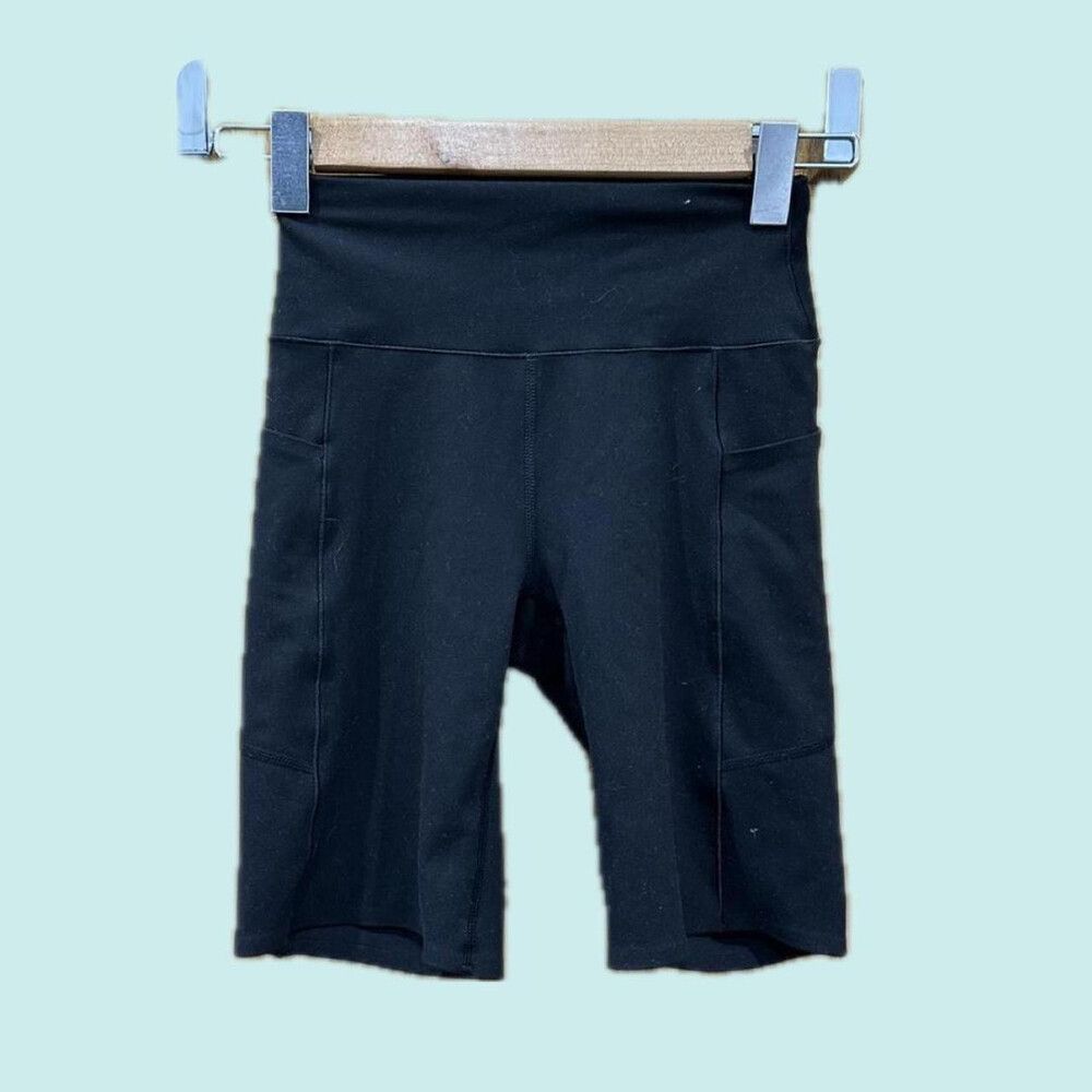 uniqlo black bike shorts with pockets! size XS