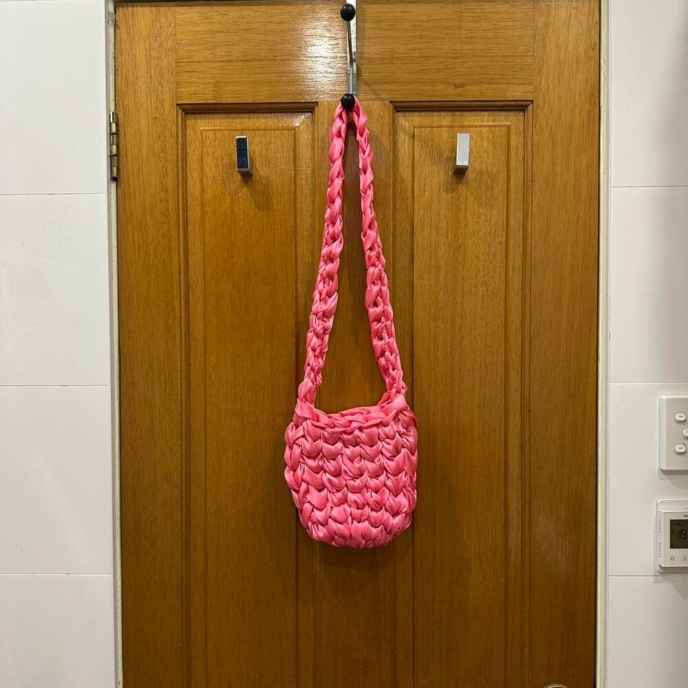NOTT BAG - NOTT V bubblegum pink crossbody bag