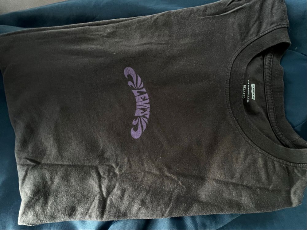 Levi’s tshirt