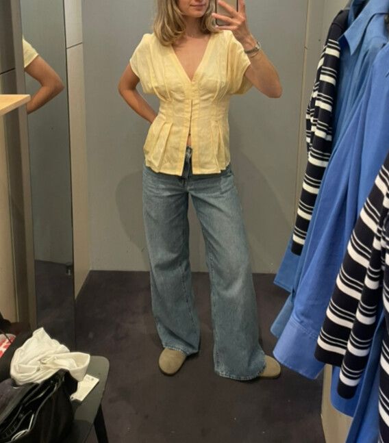 staple the label eyelet top