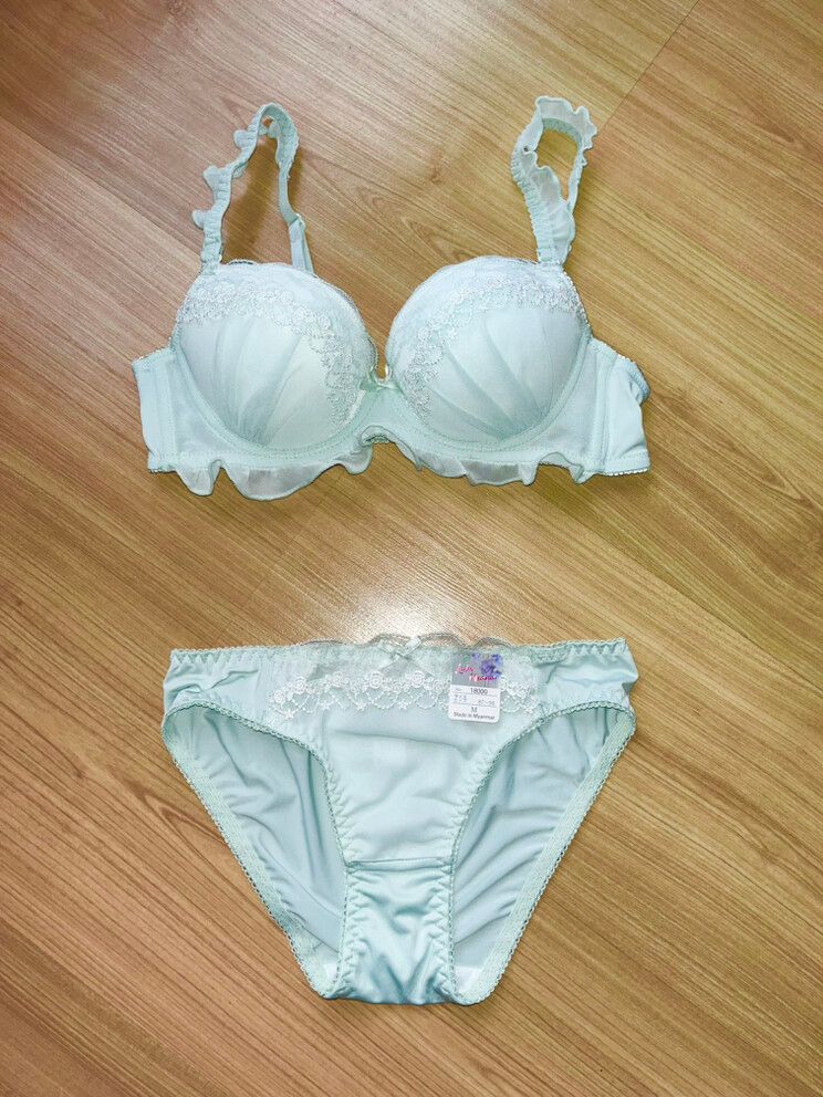 (brand new) Lulu Moana Pale Turquoise Bra Set