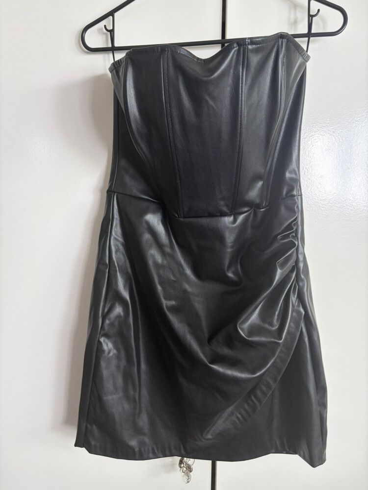 Zara - Black Strapless faux leather Dress on Designer Wardrobe Zara - Black Strapless faux leather Dress on Designer Wardrobe