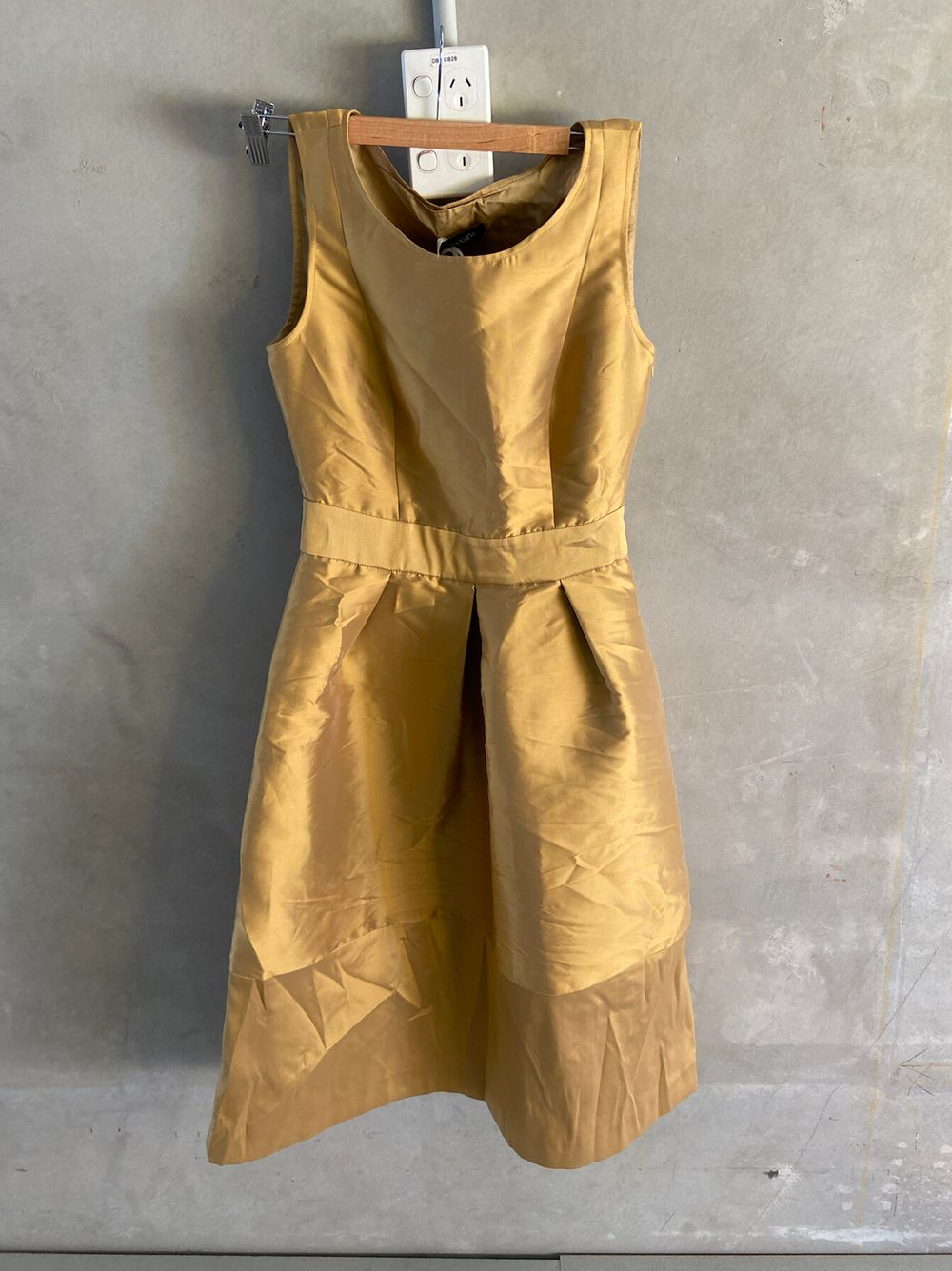 MAX&Co. - Max & Co Gold Tea Party Dress Sz 8 Bnwt on Designer Wardrobe MAX&Co. - Max & Co Gold Tea Party Dress Sz 8 Bnwt on Designer Wardrobe