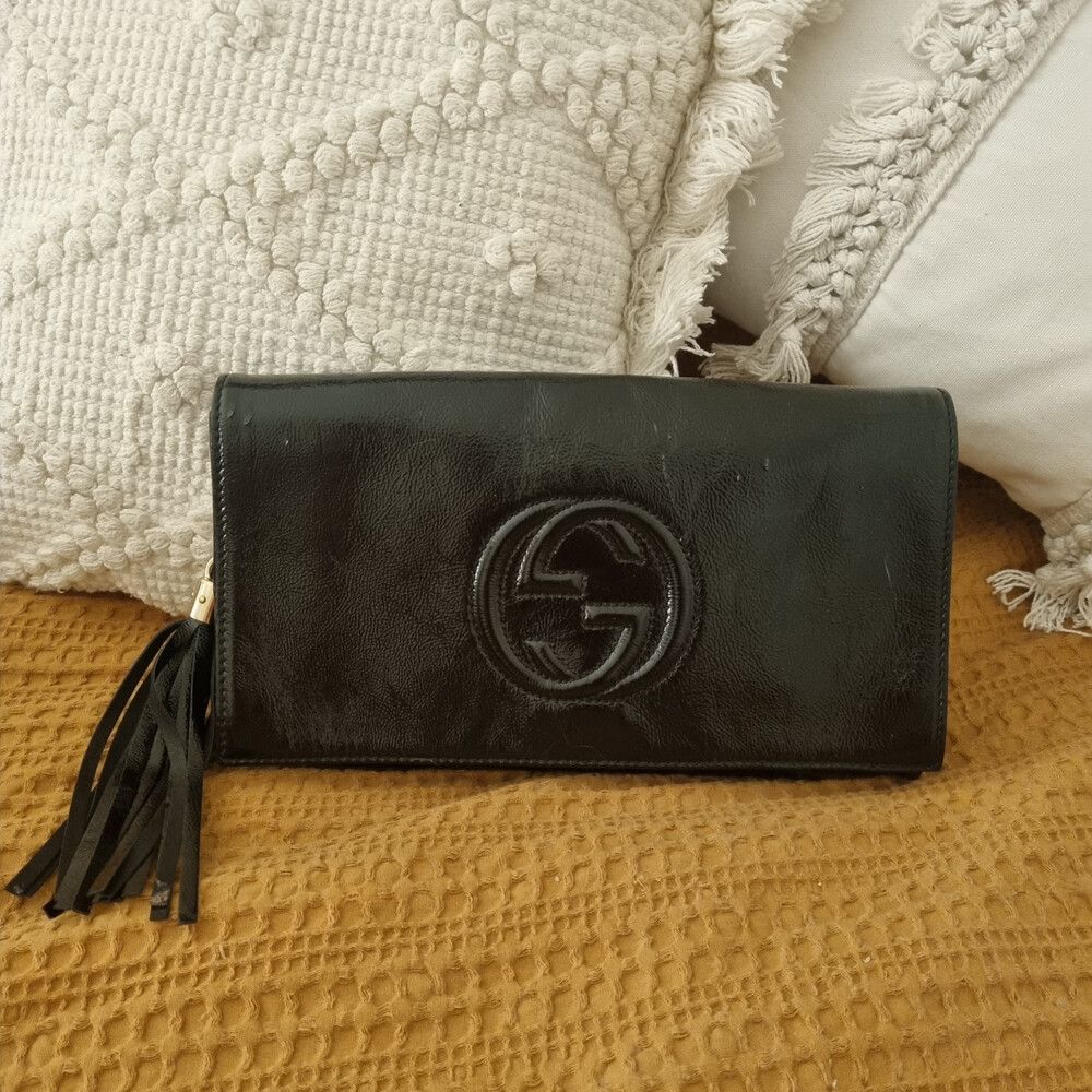 Genuine Gucci soho tassel clutch - black
