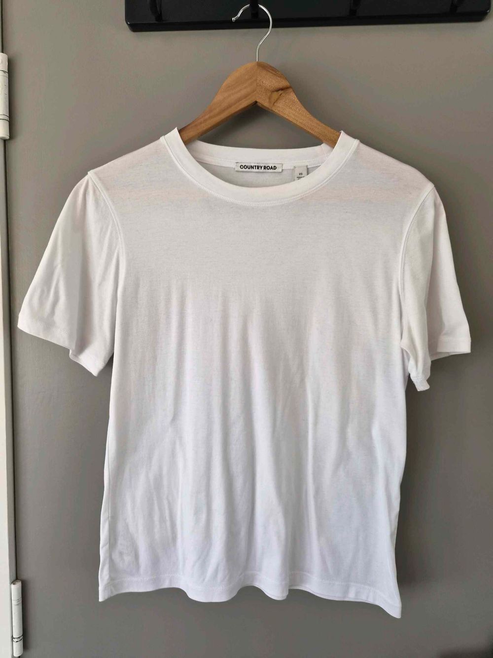 Country Road White Tee Size XS