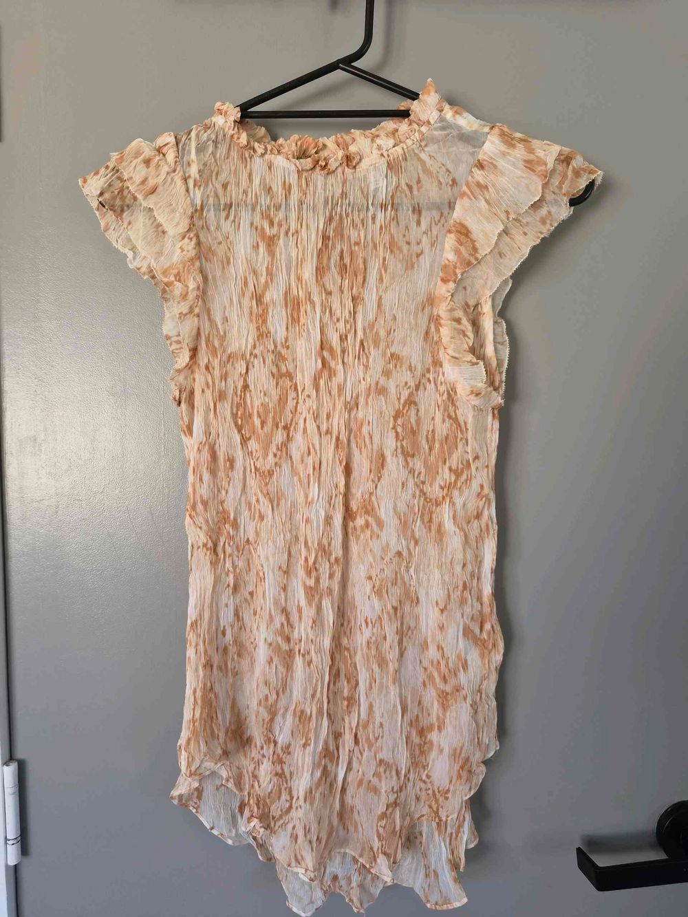 Witchery Crinkle Plisse Flutter Sleeve Blouse Beige Tan Abstract Print Size 8