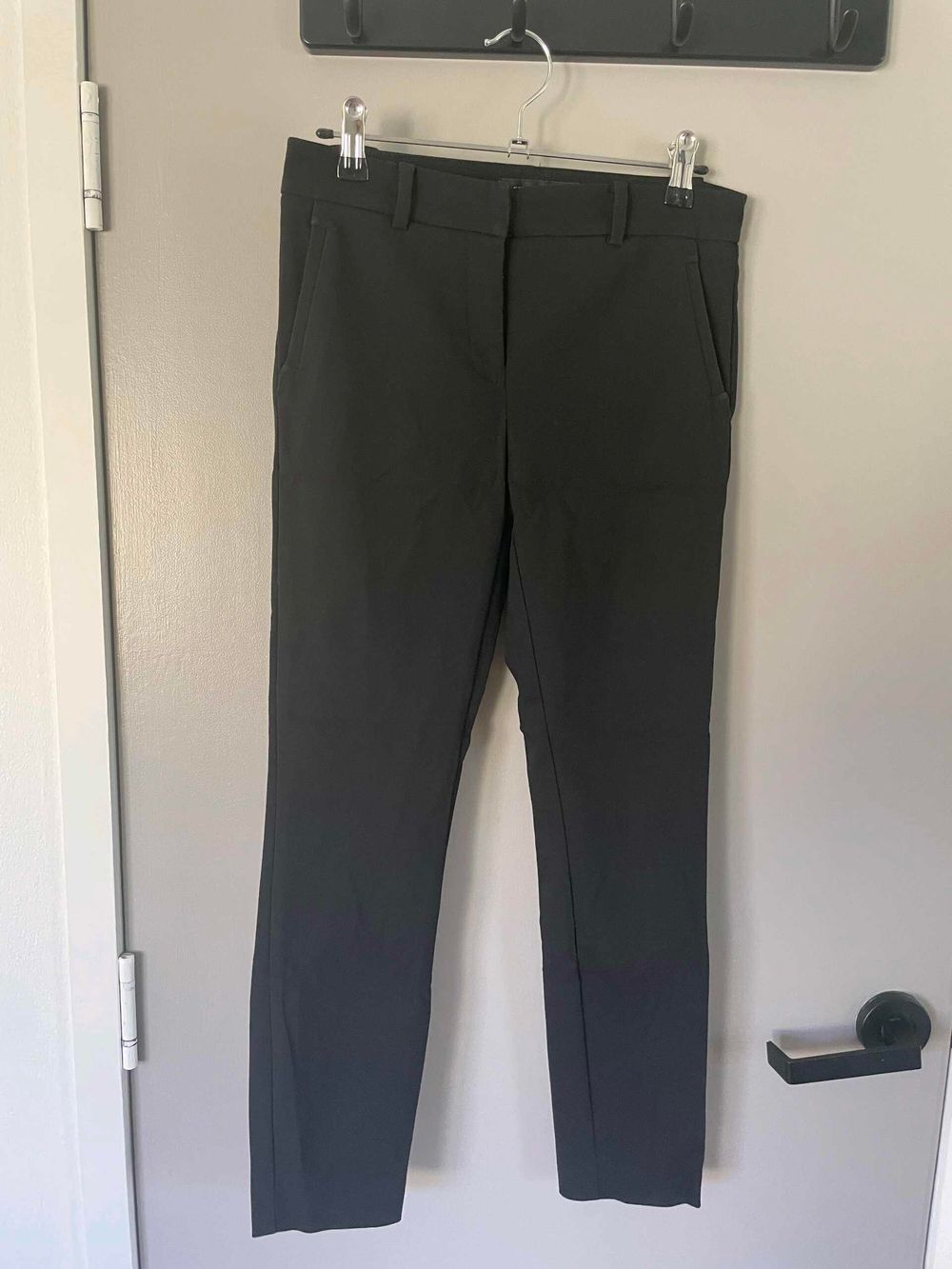 FOREVER NEW Black Slim Fit Ankle Pants - Women's Size 6 - Work Office Trousers