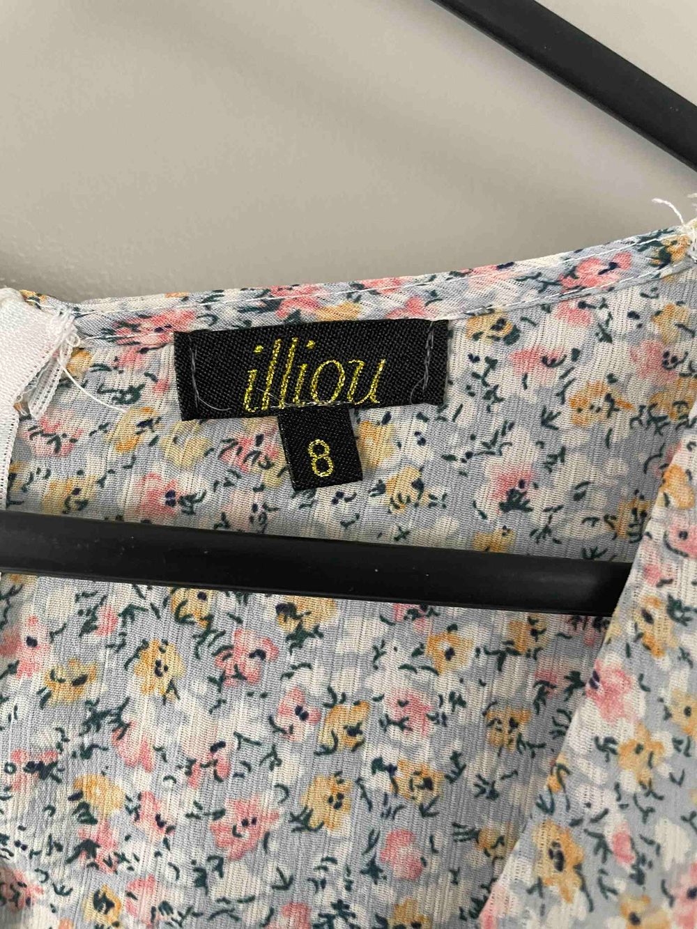 ILLIOU Pastel Ditsy Floral Mini Dress - Women's Size 8 - V-Neck Summer Tea Dress