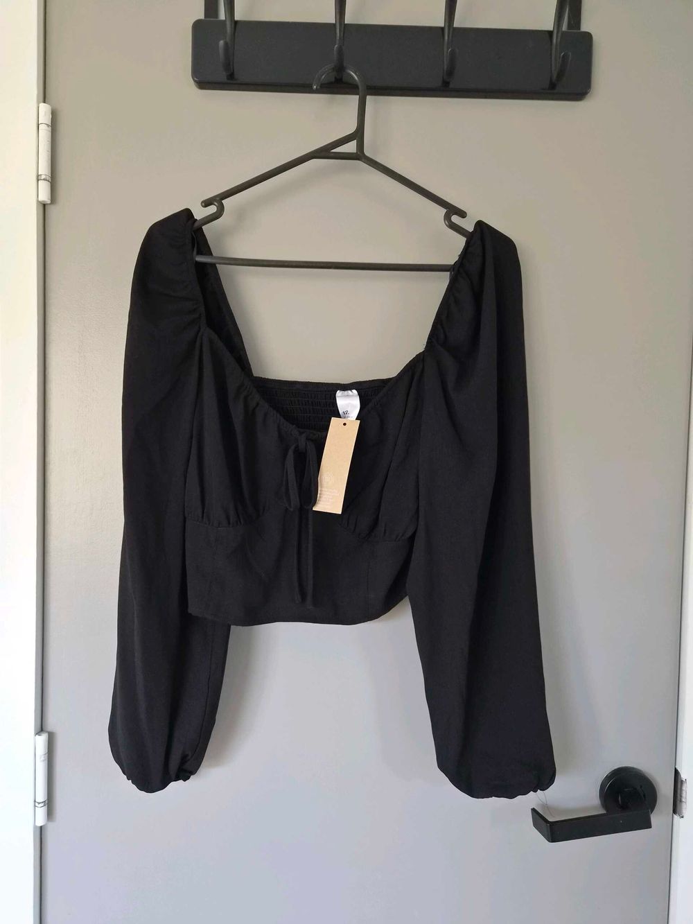 BNWT Womens Black Crop Top Size 12 Long Sleeve Shirred Back Tie Front Milkmaid