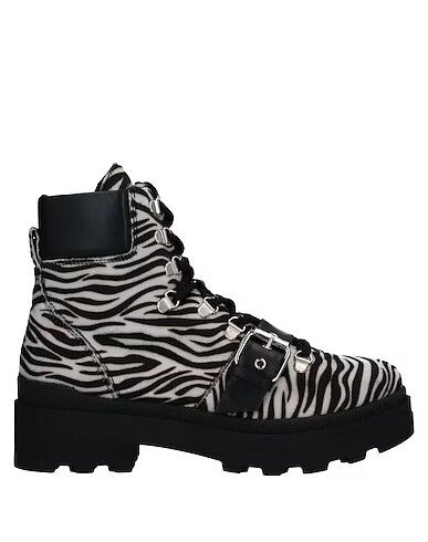 Dr Martens style leather boots. NEW.
