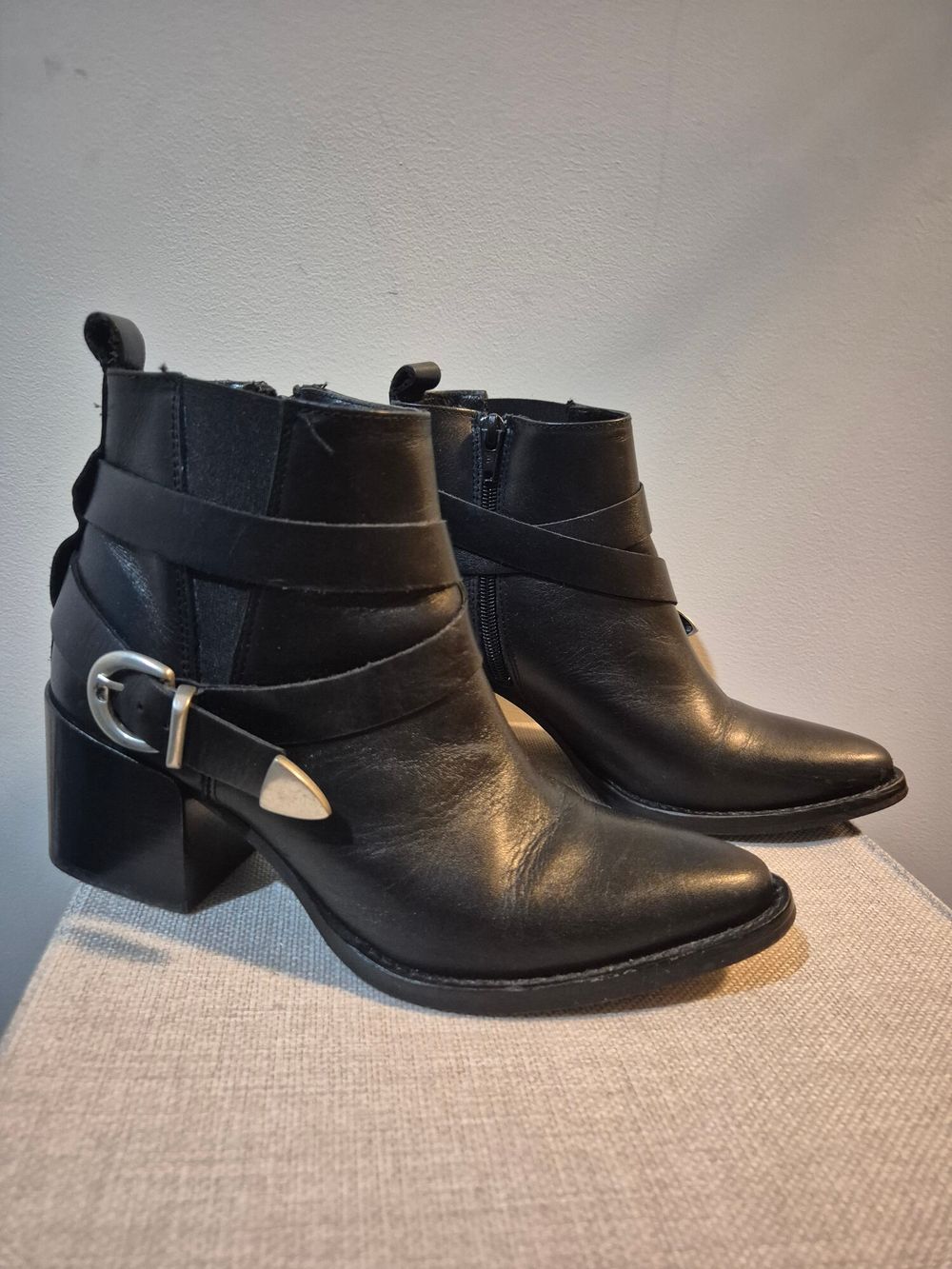 Maya McQueen Leather Ankle boots
