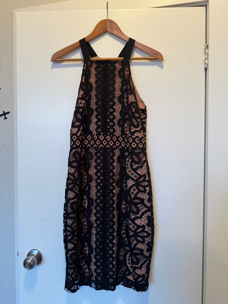 Portmans - Portmans Lace Dress on Designer Wardrobe