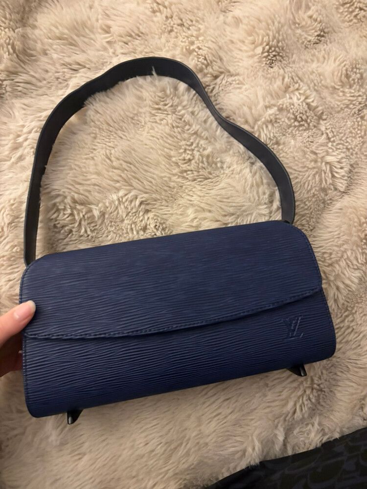 LOUIS VUITTON nocturne epi leather noir shoulder bag