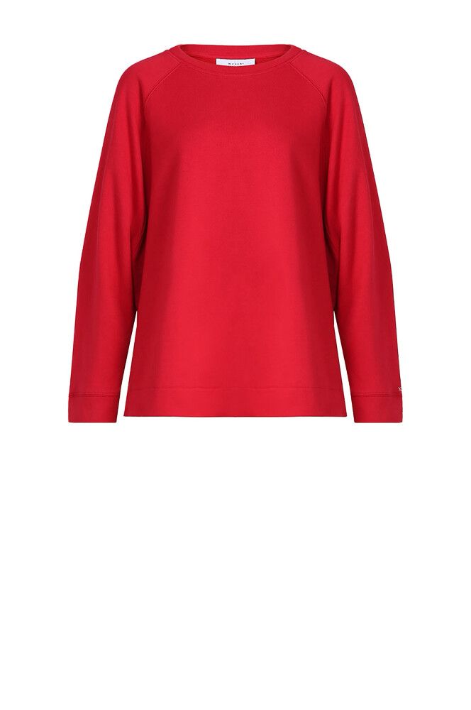 moochi kiss stand sweat