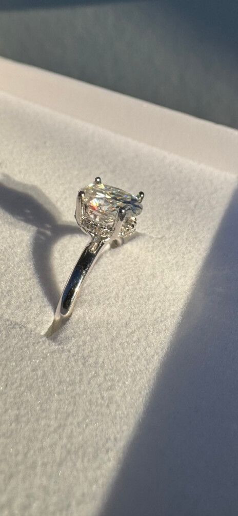 2 ct The Elara Oval Moissanite Diamond Ring