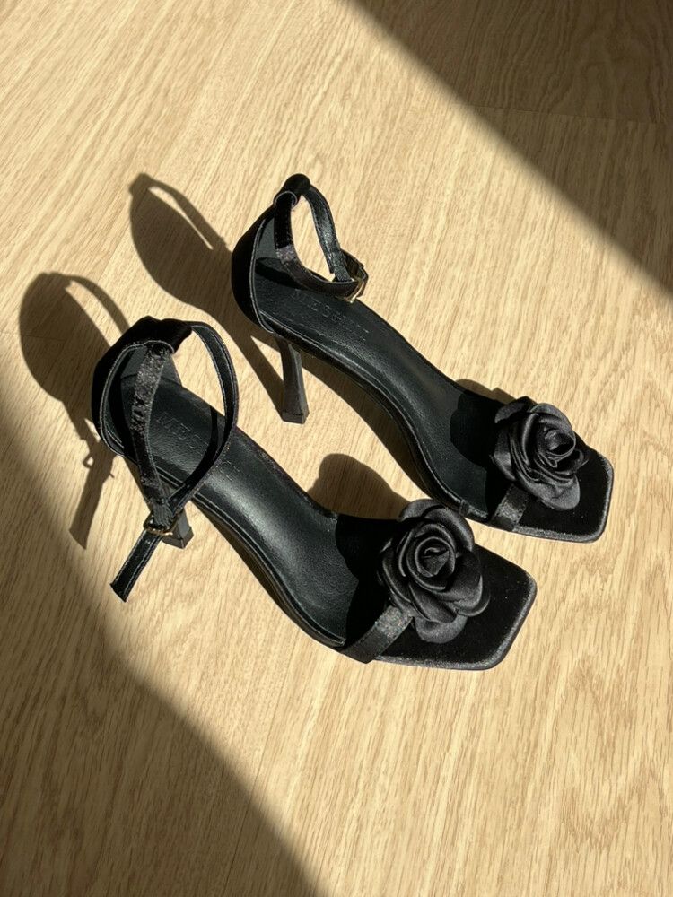 Meshki Lara Rose Satin Heel Black