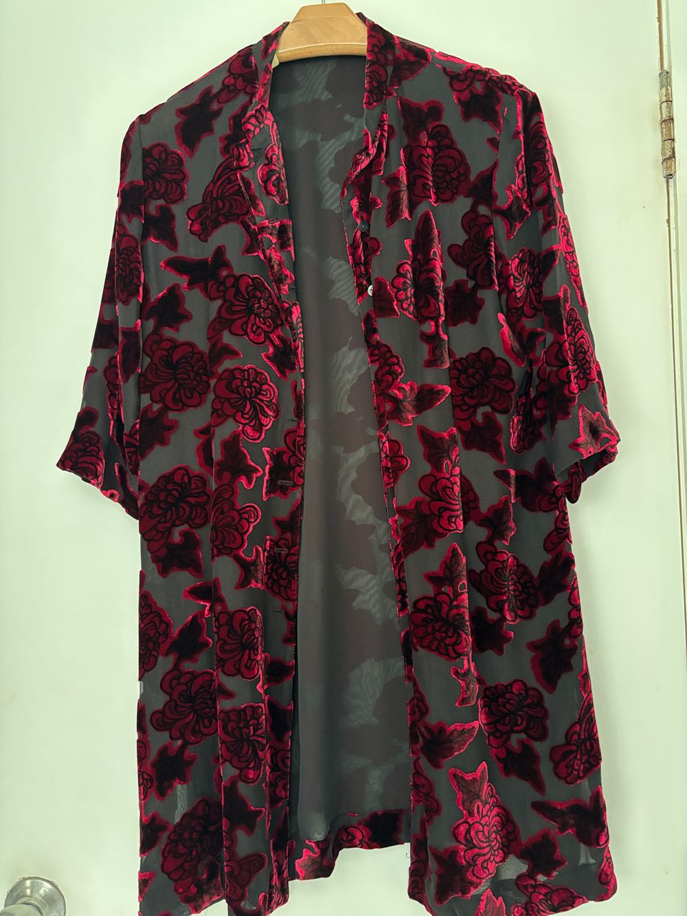 Stunning Burgundy Rose Flocked Velvet Tunic / Duster  Mandarin collar — Like New