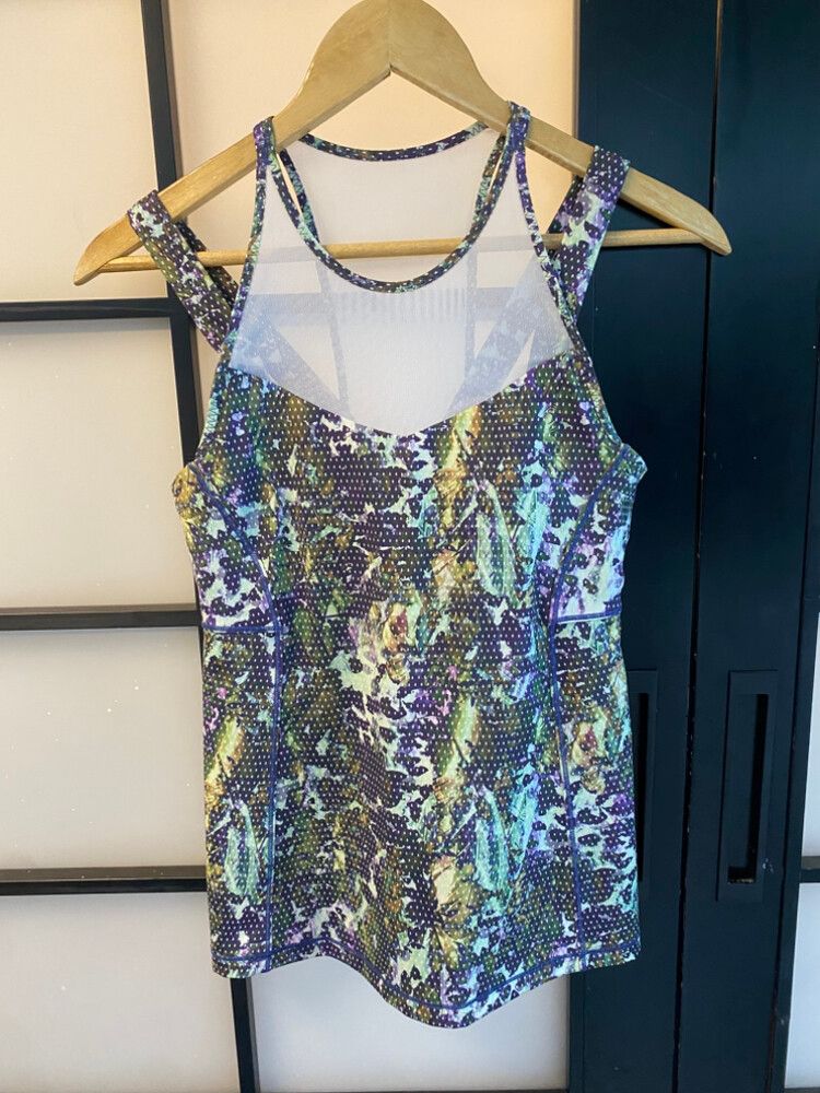 Lululemon Top 6