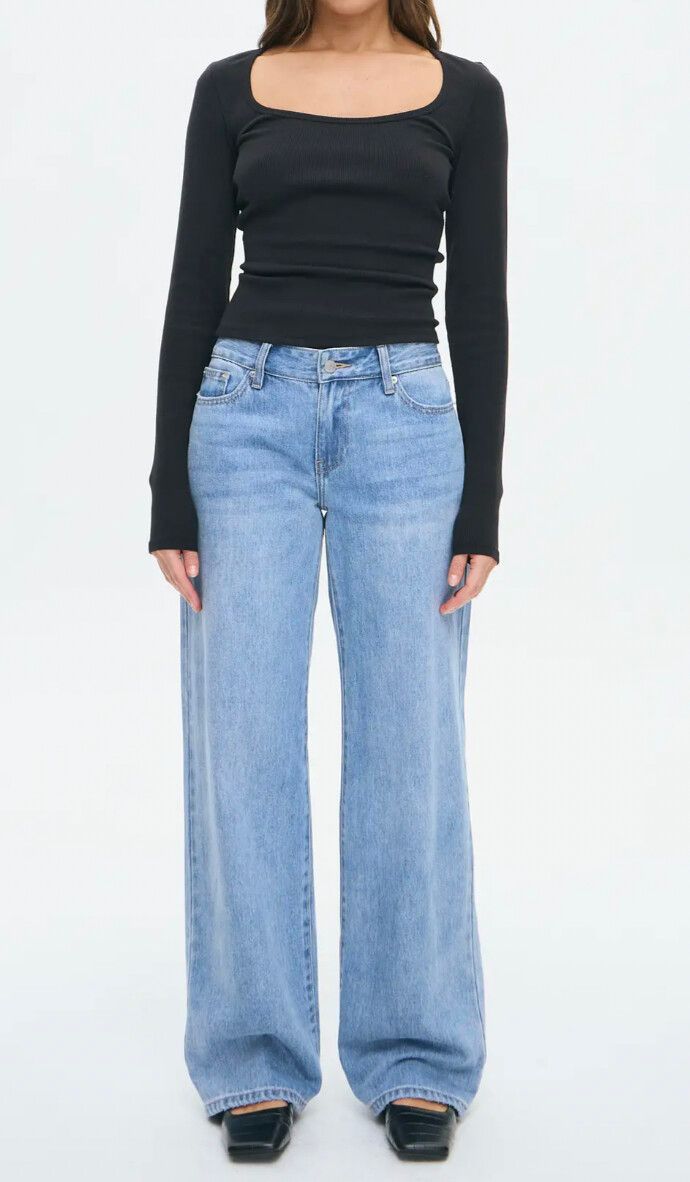 Low Rise Relaxed Straight Leg Jean